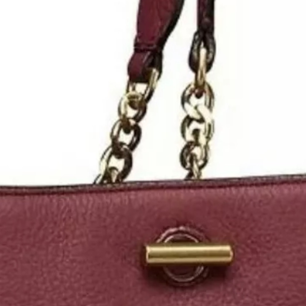 ISO Tory Burch chain